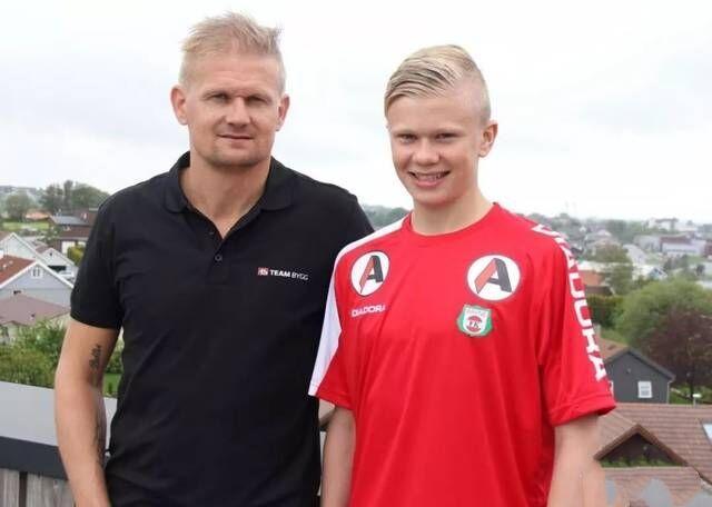 30号再续，弗林蓬社媒展示利物浦新赛季球衣