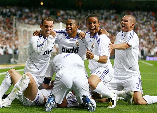 维尔茨闪耀英超！利物浦新星如何策动首球并当选最佳球员？（英超之夜他最耀眼！利物浦新星维尔茨如何导演首开纪录并加冕全场最佳？）