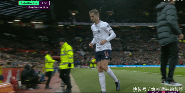 官方：狼堡买断里昂右后卫库姆贝迪，签约至2029年（沃尔夫斯堡官宣从里昂买断右后卫库姆贝迪，合同至2029年）