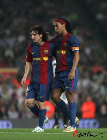 整场比赛场面踢的很是沉闷，越南虽然控球权更多但是...