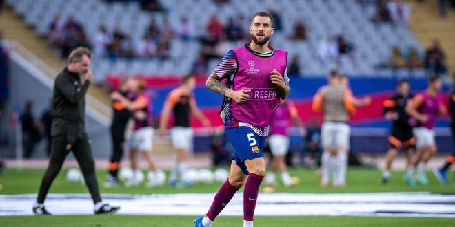 阿尔卡拉斯救球得分引热议，蒂亚福表情包成焦点