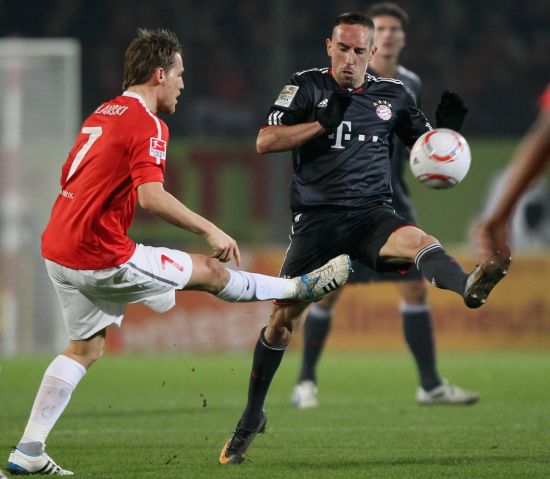 皇马向对手征求交换球衣意向单，姆巴佩、贝林厄姆最受欢迎（皇马征集对手交换球衣名单，姆巴佩与贝林厄姆最抢手）