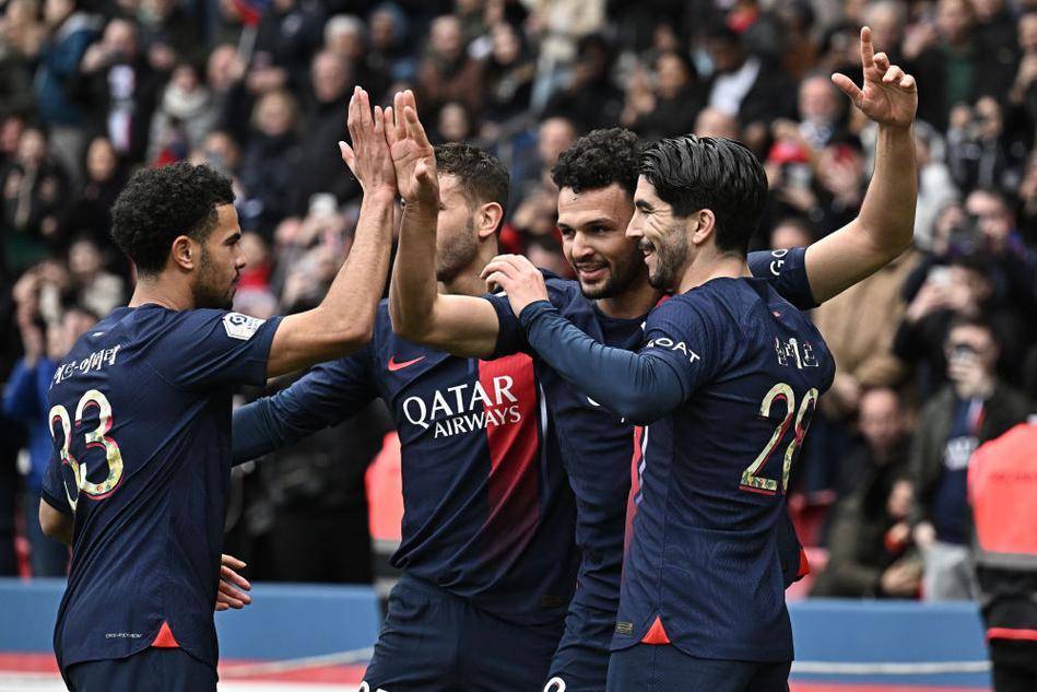 CBA俱乐部杯-上海首战39分大胜四川 山西山东开门红