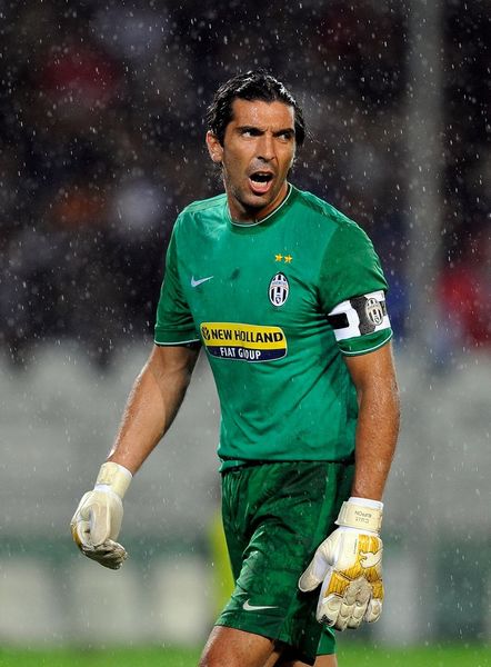 篮球勇士球员三分纪录被打破，全场致敬