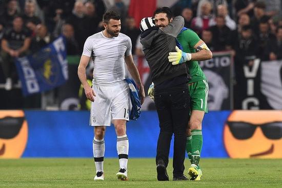 足球国足助教透露球队新目标：冲击小组第一（国足助教披露球队新目标：剑指小组头名）