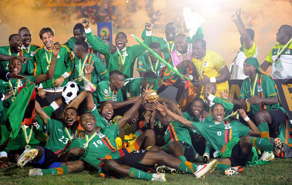 狼堡主帅：国家队回归球员都能上场比赛，对阵药厂是巨大挑战（沃尔夫斯堡主帅：国脚归队均可上阵，迎战勒沃库森是巨大考验）