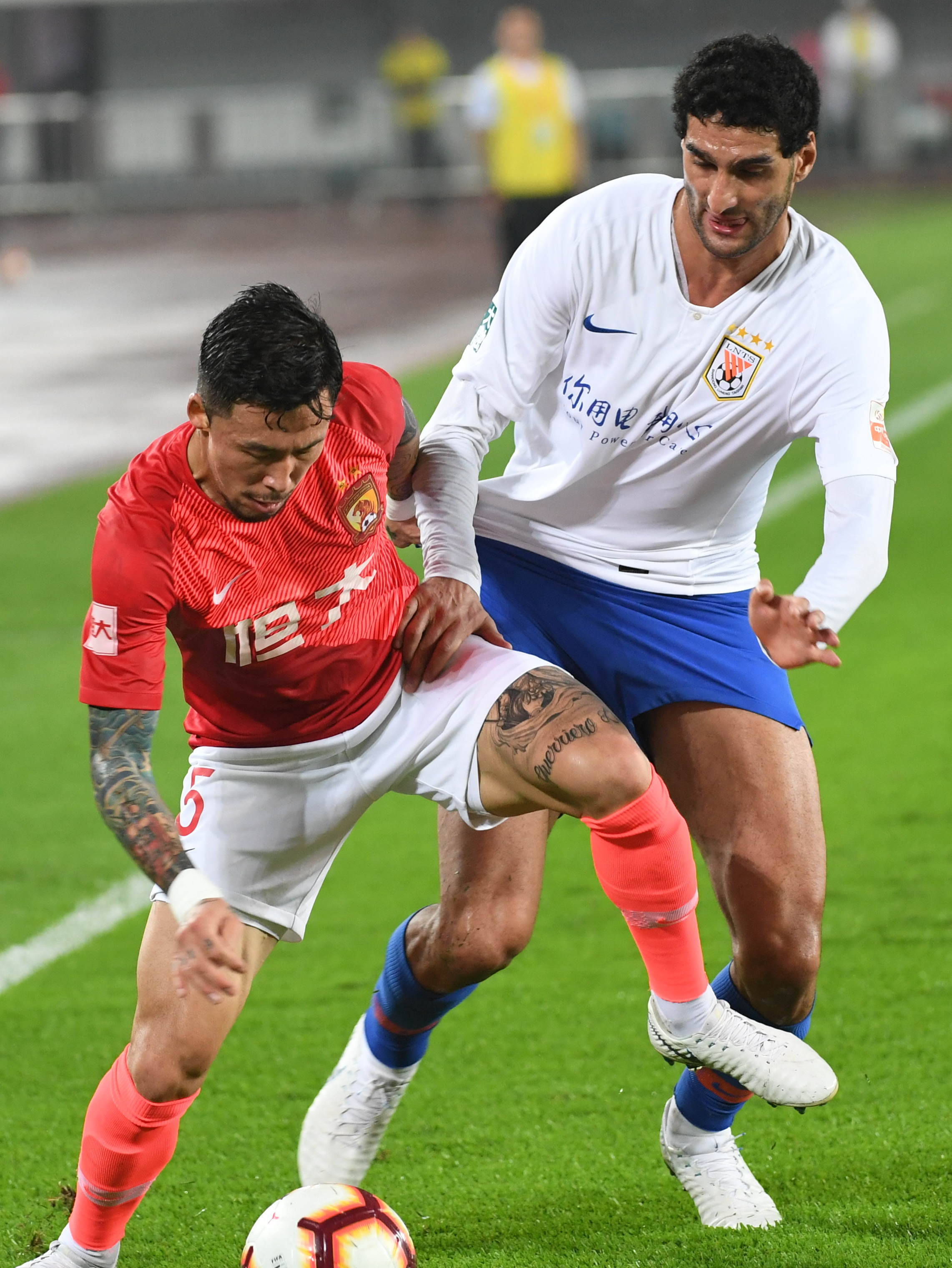 西媒：法兰克福球迷损坏诺坎普设施，巴萨向其索赔6100欧（西媒称：诺坎普设施遭损坏，巴萨向法兰克福球迷索赔6100欧元）