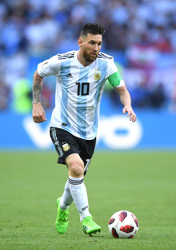 弗兰克·桑切斯与小理查德·托雷斯将进行重量级拳王资格赛，双方已达成协议，但进展缓慢。