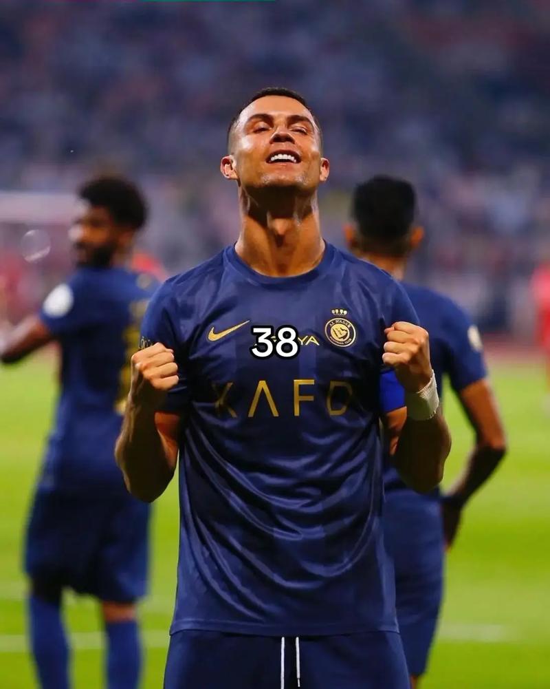 杜兰特生涯投进2223记三分，超越克劳福德升至历史第十二位