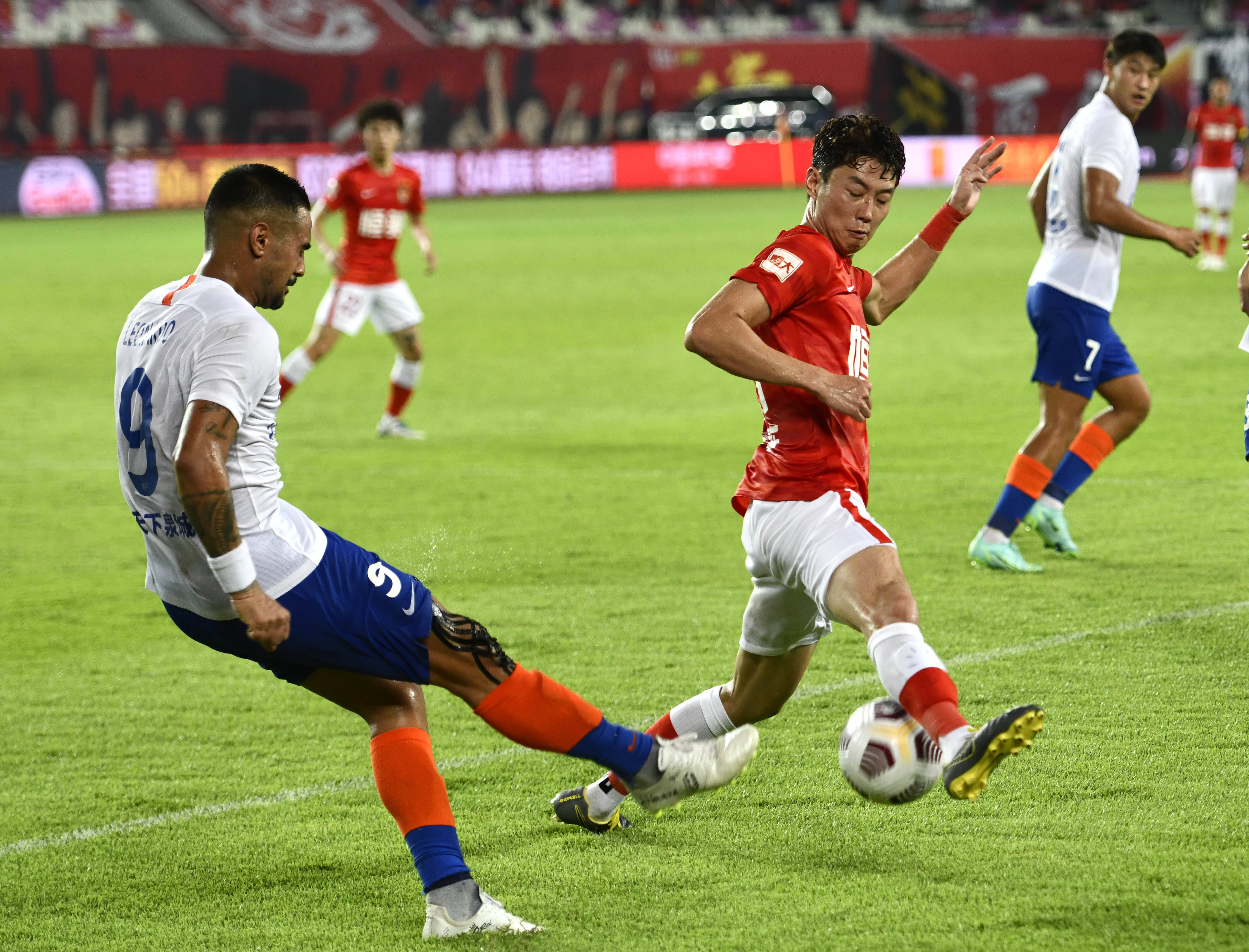 鲁尼：马雷斯卡言论与萨拉赫情况相似，他应该尊重俱乐部老板（鲁尼谈马雷斯卡：言论与萨拉赫相似，应尊重俱乐部老板）